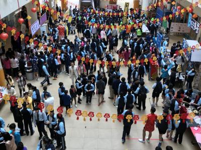 中國文化日的攤位活動讓同學從遊戲中體會中國文化的博大精深