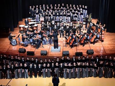 綜藝滙演在浸會大學大學會堂舉行 — 管弦樂團及合唱團表演