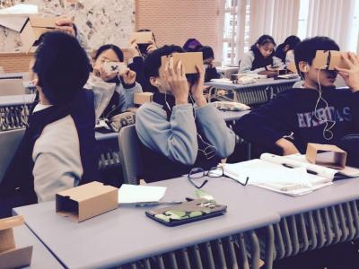Grade 10 students experiencing Pearl Harbour through Virtual Reality