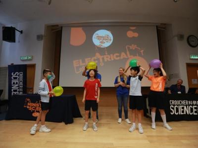 Science drama show – Investigating static electricity
