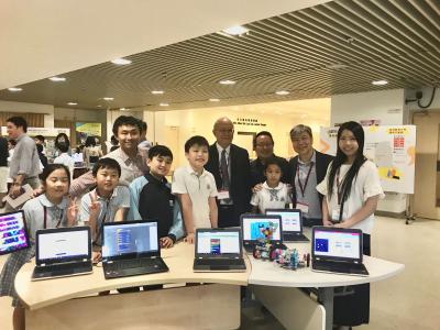 Students presented the mobile app they created to the VIP guests in the Coding Fair organized by the Education University.