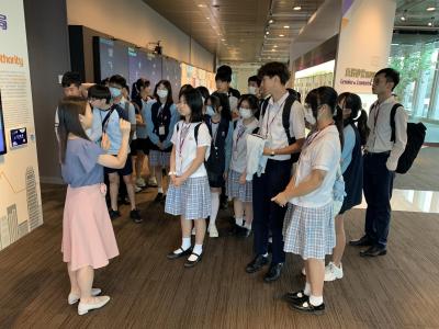 Students visiting the Hong Kong Monetary Authority.