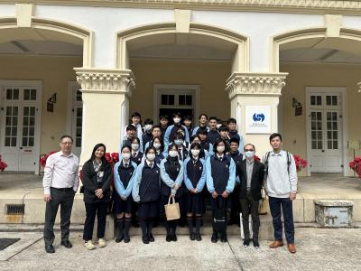 Visit to the Hong Kong Observatory by G11 Physics Students