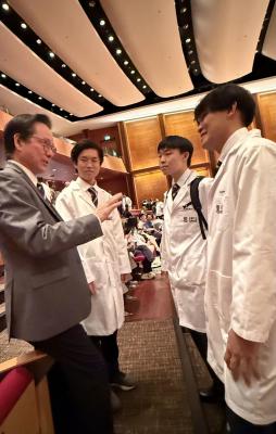 <<Proud Moment: Our Graduates Inducted into HKU Medicine at the 2025 White Coat Ceremony! 🩺>>