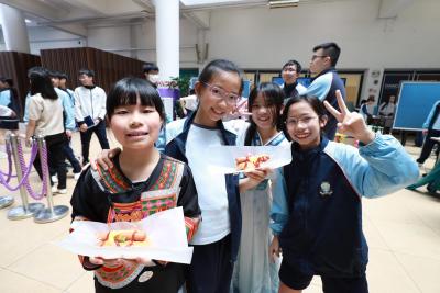 ✨A-School WeProud Dress Casual Day X HOT DOG Day🌭
