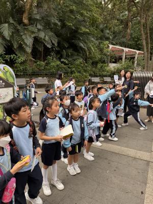 <<✨ 一年級自然探索之旅——香港動植物公園！🌿🐒>>