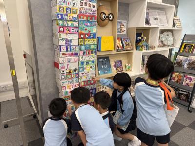 <<🚍✨A-School Welcomes UK Author Mike Smith: Inspiring Young Minds Through Reading & Creativity✨📚>>