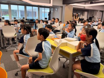 <<🚍✨A-School Welcomes UK Author Mike Smith: Inspiring Young Minds Through Reading & Creativity✨📚>>