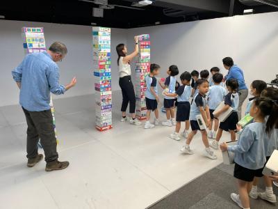<<🚍✨A-School Welcomes UK Author Mike Smith: Inspiring Young Minds Through Reading & Creativity✨📚>>