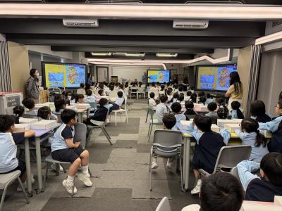 <<🚍✨A-School Welcomes UK Author Mike Smith: Inspiring Young Minds Through Reading & Creativity✨📚>>