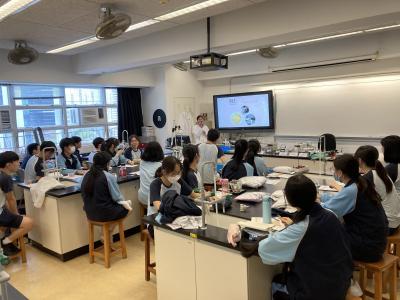 G11 Students Delve into Electroplating at "Alchemist Workshop"