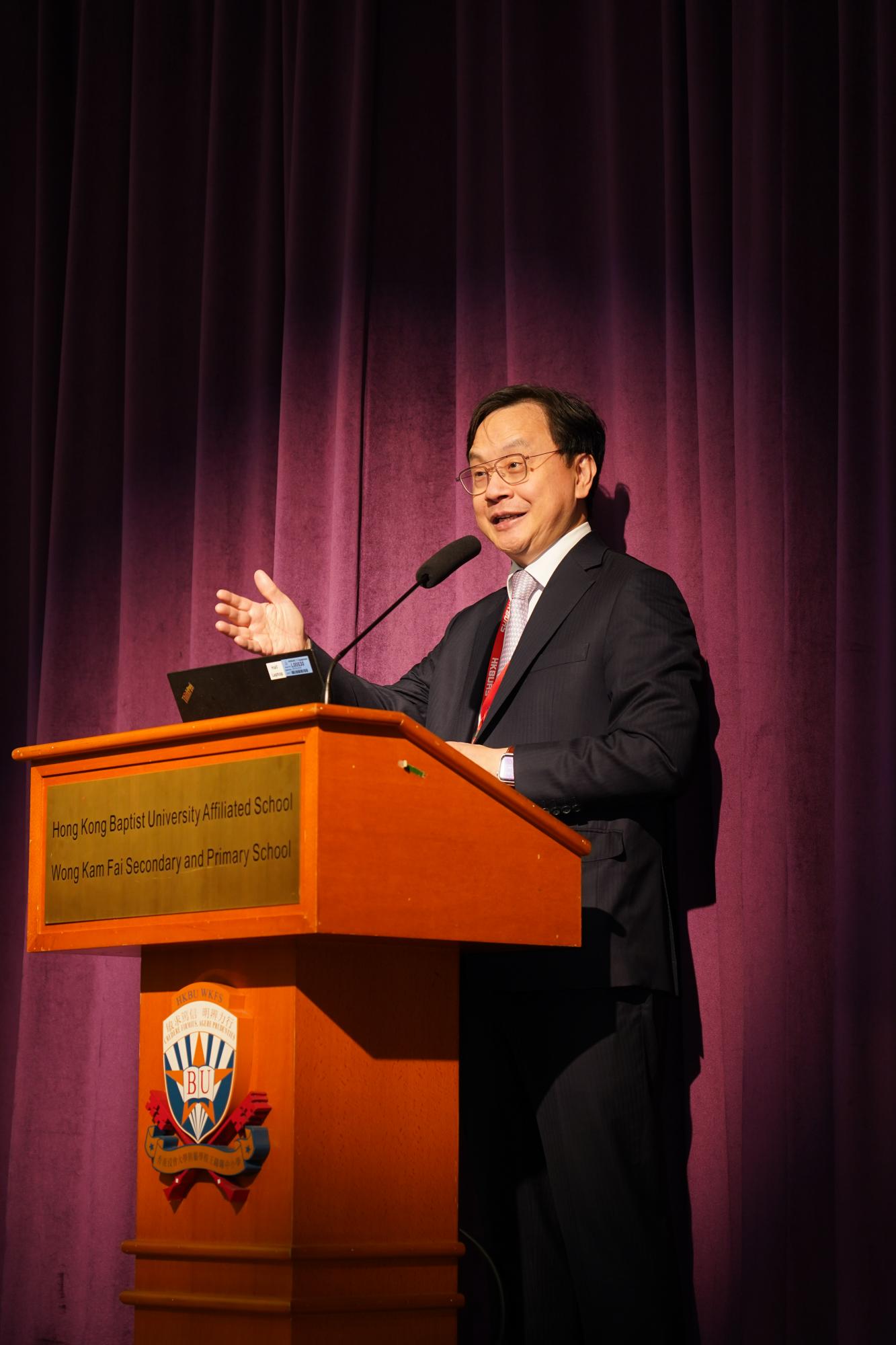 Science talk by Prof Lo Yuk Ming